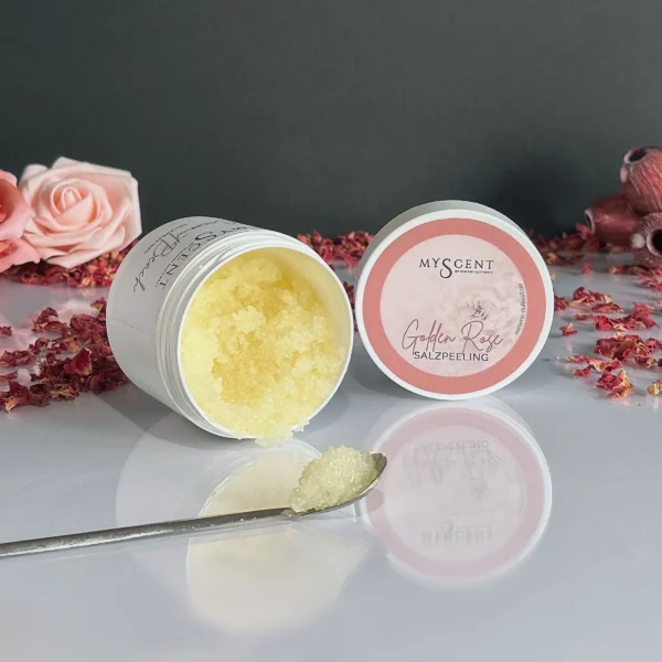 Handgefertigtes veganes Salzpeeling "Golden Rose" aus der Manufaktur Miriams Duftwelt. Vegane Naturkosmetik mit hochwertigen Bio-Ölen und frei von Farbstoffen, Emulgatoren oder Palmöl.